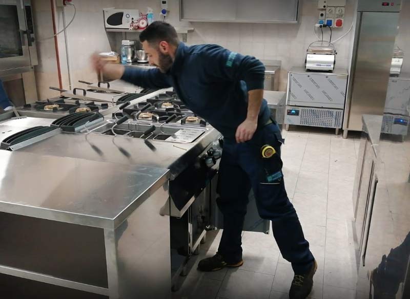 ASSISTENZA TECNICA<br />
ATTREZZATURE RISTORAZIONE  a Sassari - Mentasti - Forservice  - Operai specilalizzati Forniture per Ristoranti bar pizzerie alberghi - Mentasti Srl Sassari